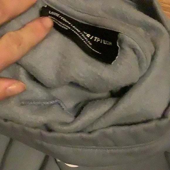 Under armour sweatshirt size XS. - Picture 3 of 5